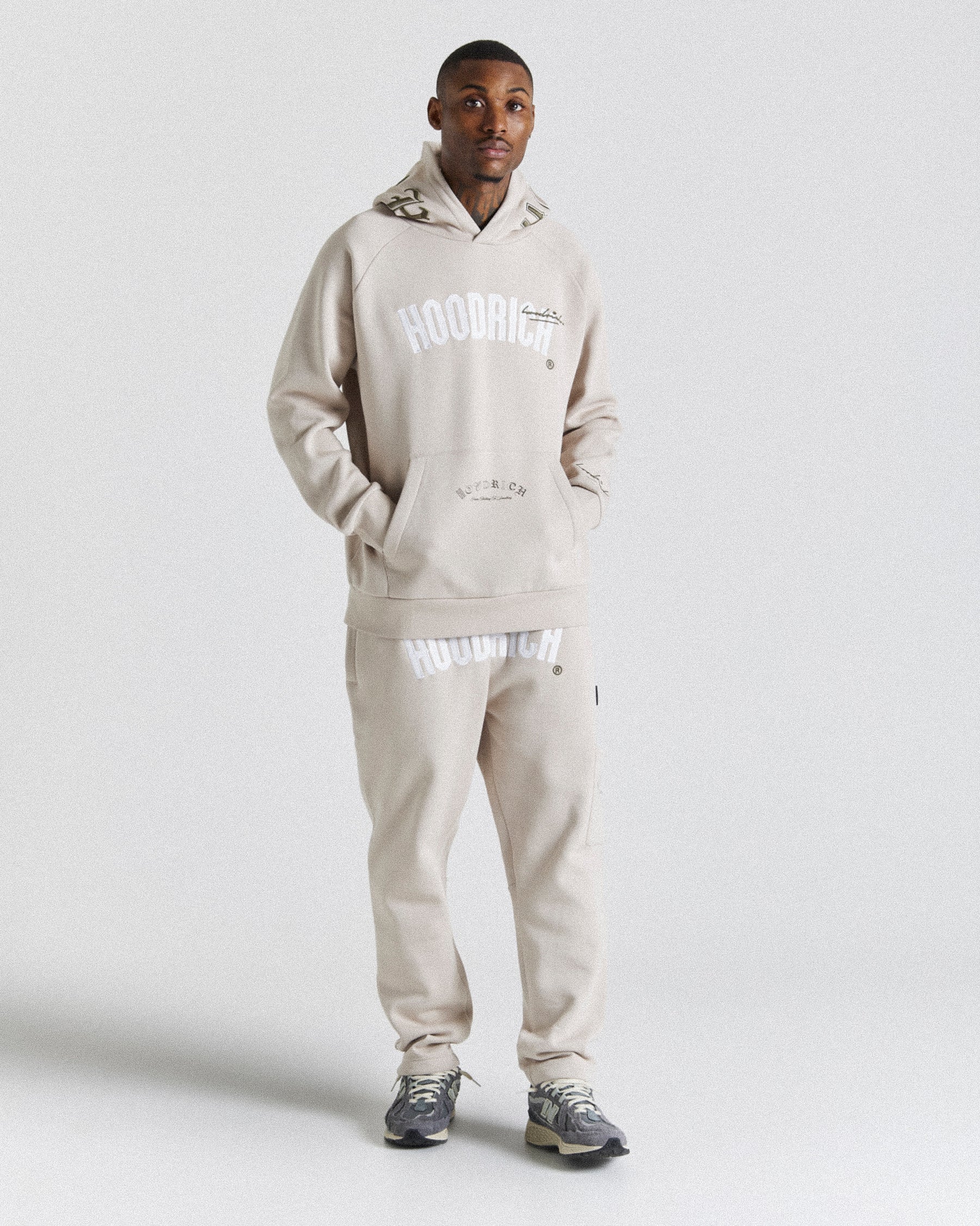 Stature Joggers - Beige/White