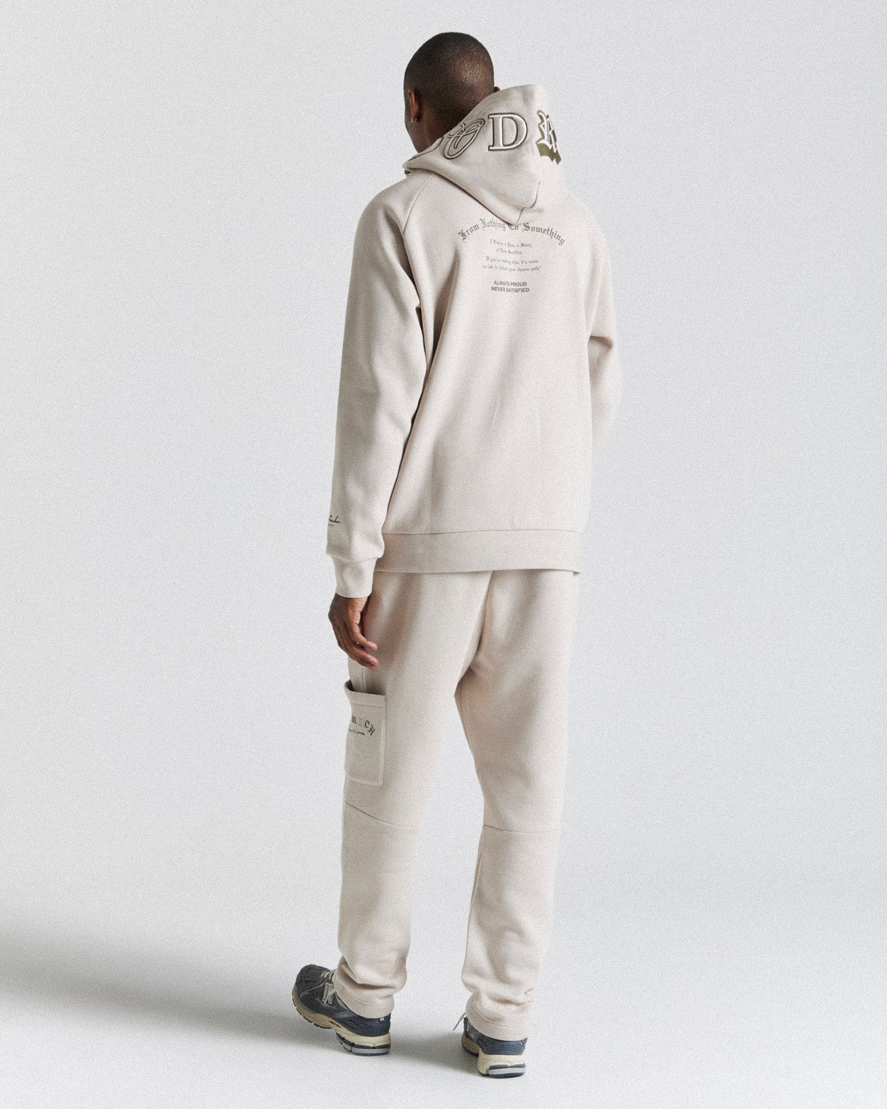 Stature Joggers - Beige/White