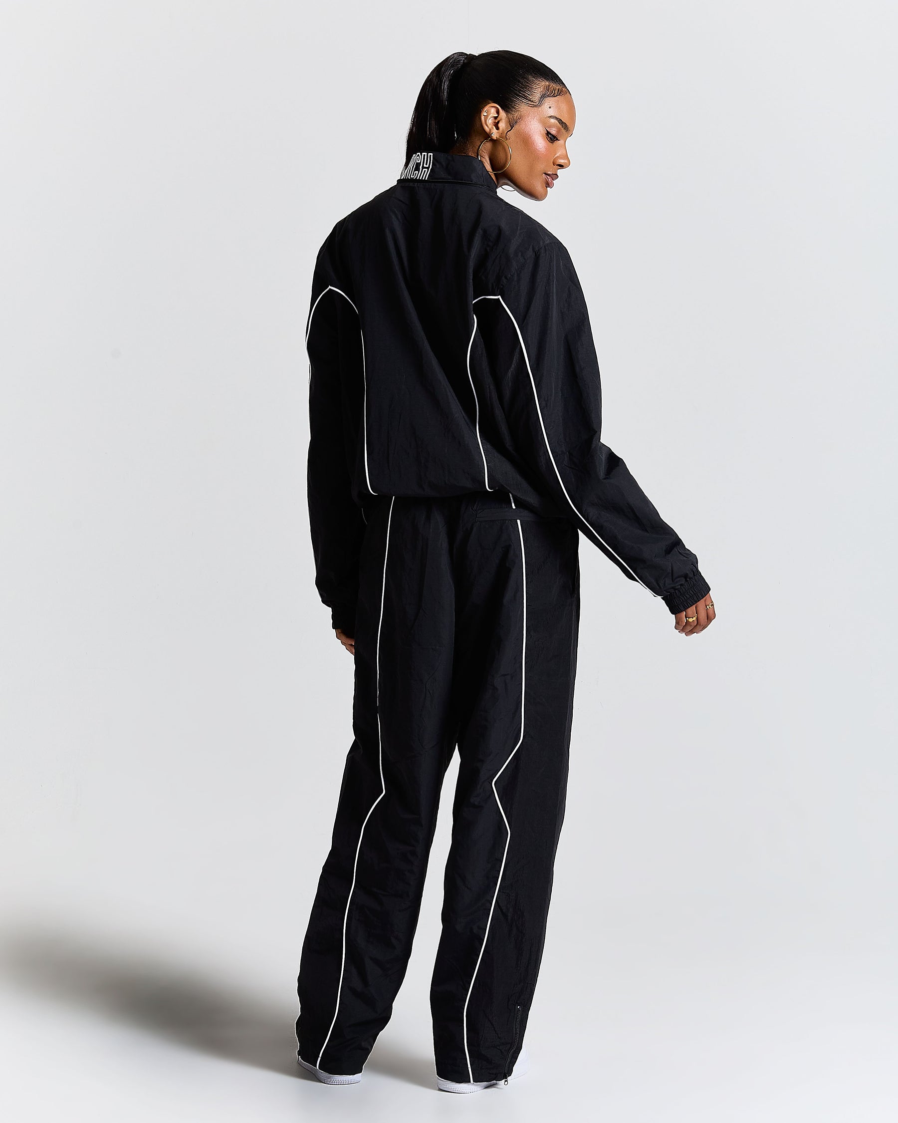 Chaser H Panel Windbreaker - Black