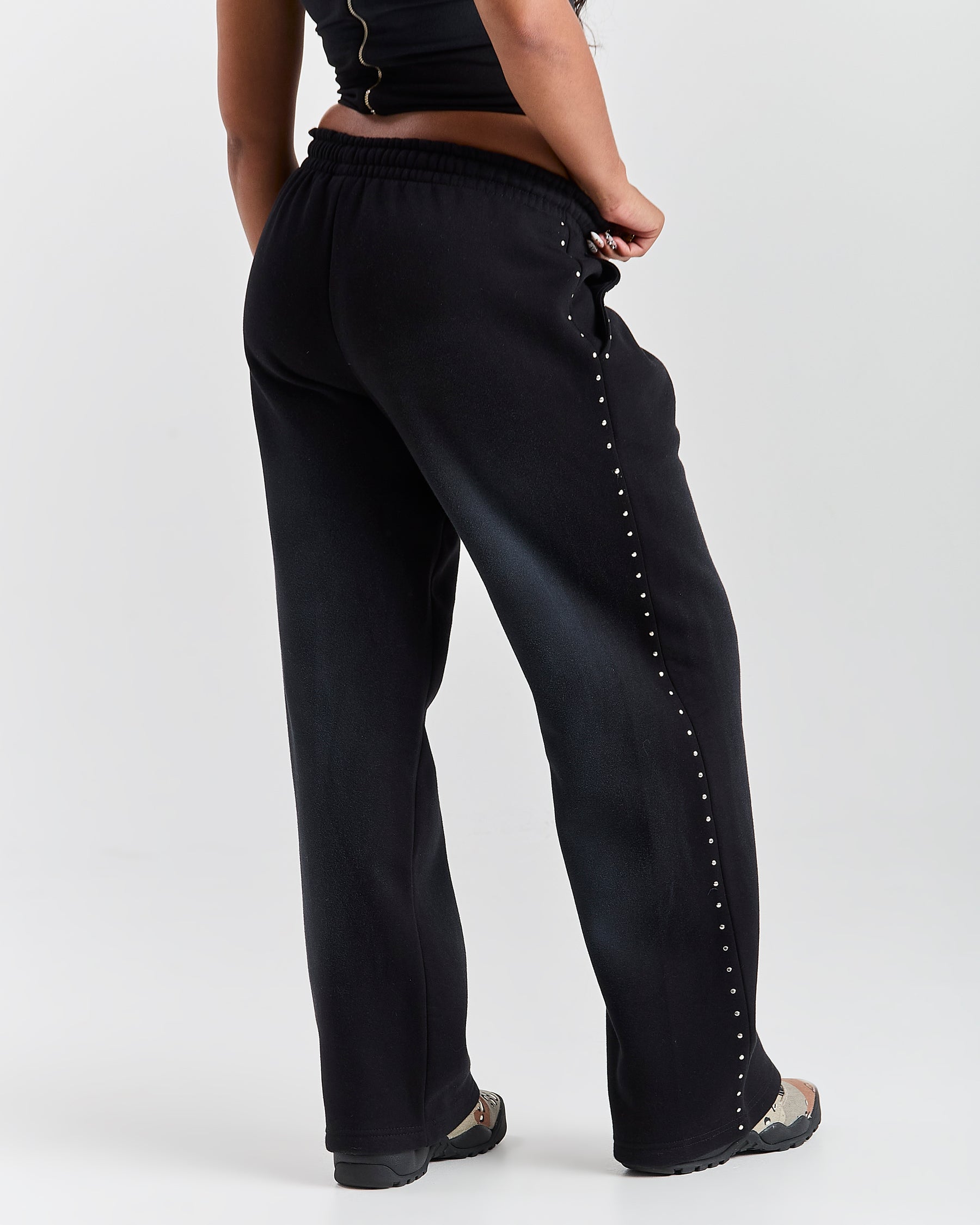 The Winner's Circle Aspen Wide Leg Joggers - Black
