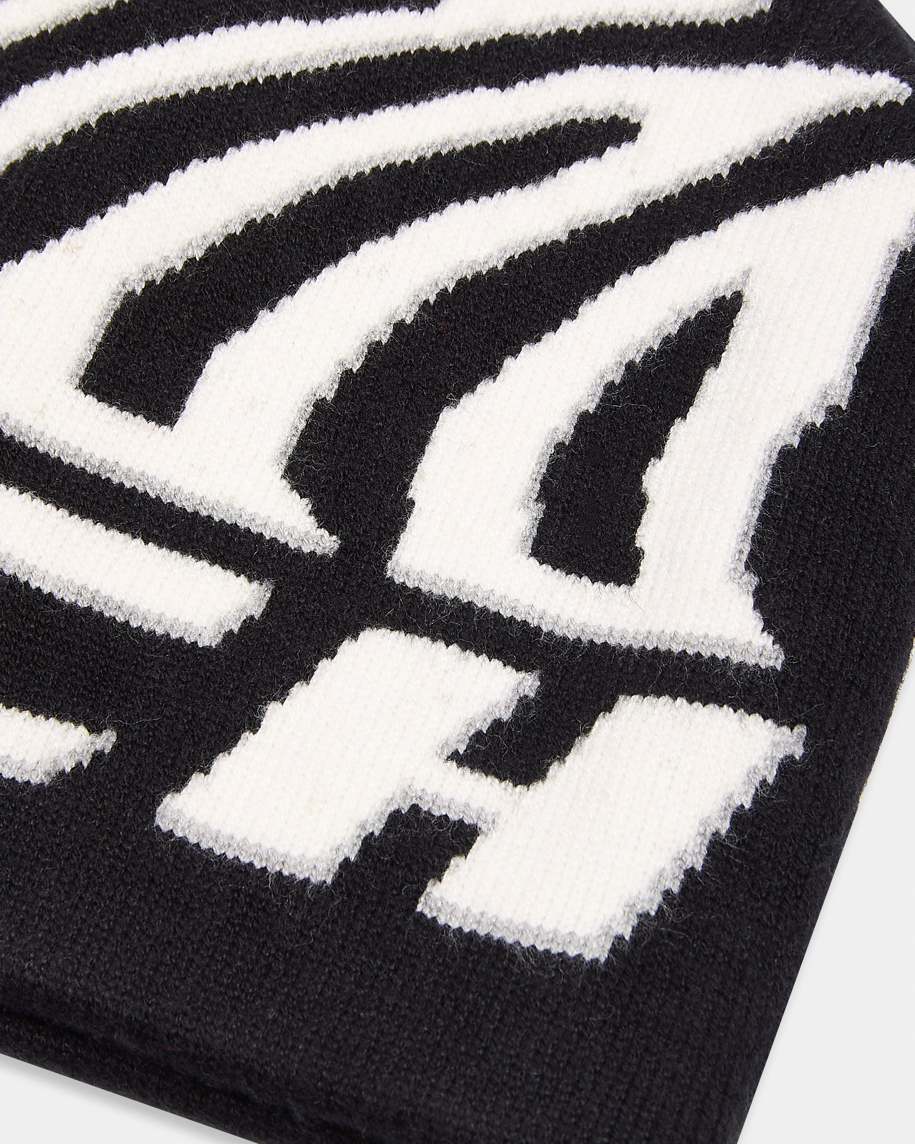 Chroma Skull Beanie - Black/White